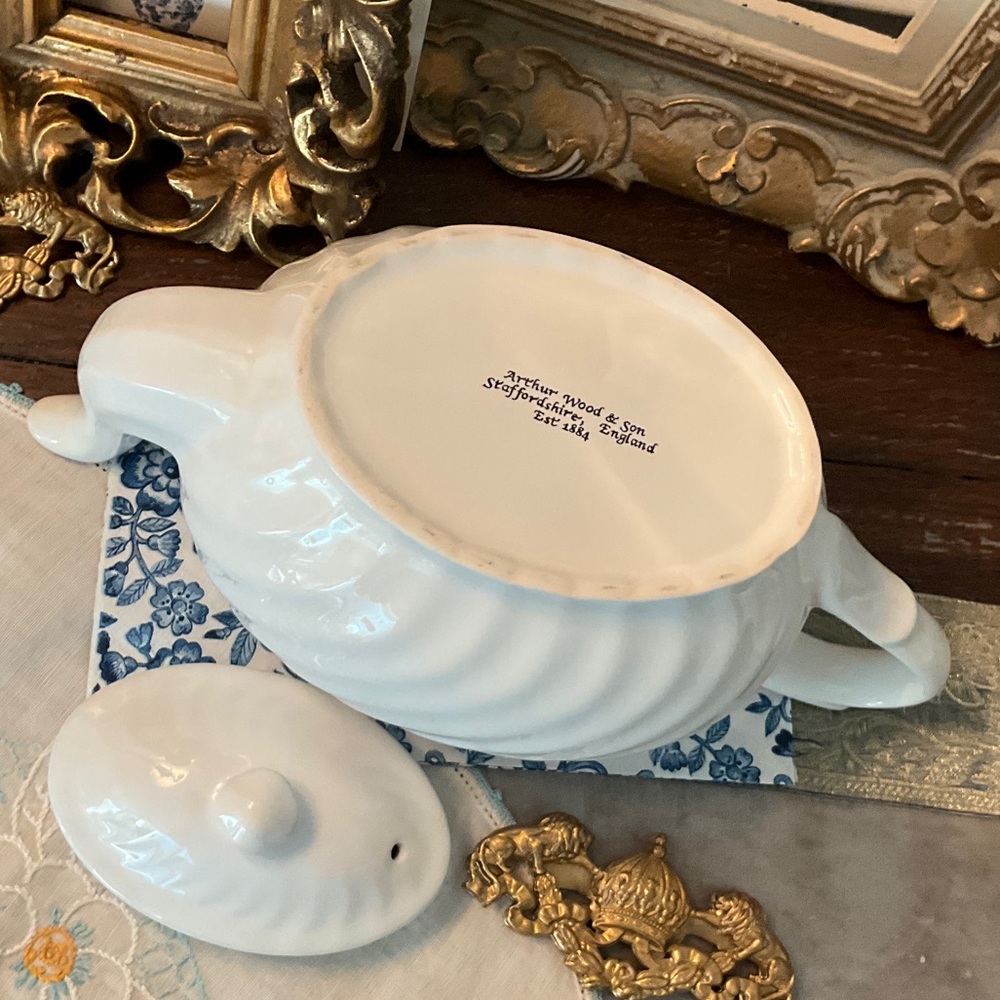 Arthur Wood & Son Elegant White Teapot with Gold Trim - Picture 8 of 8